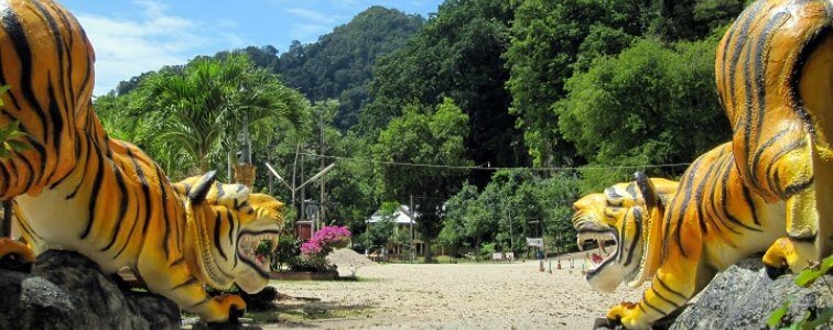 معبد كهف النمر والينابيع الحارة والبحيرة الكريستالية