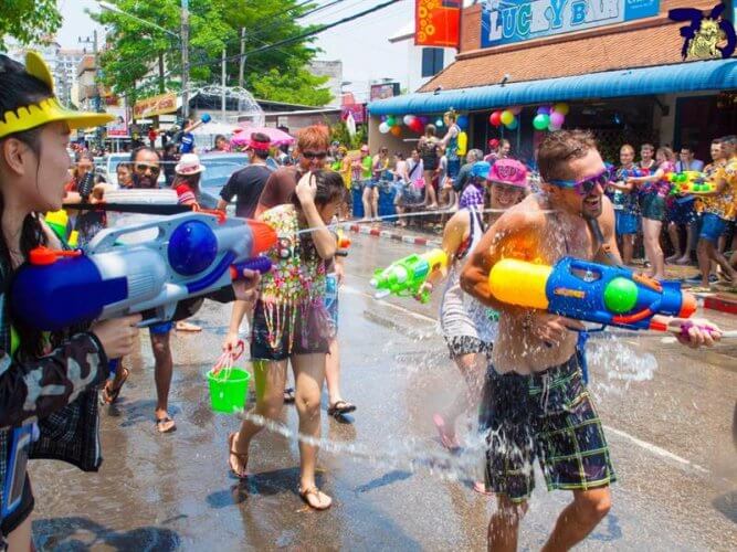 عيد الماء سونغكران في تايلند